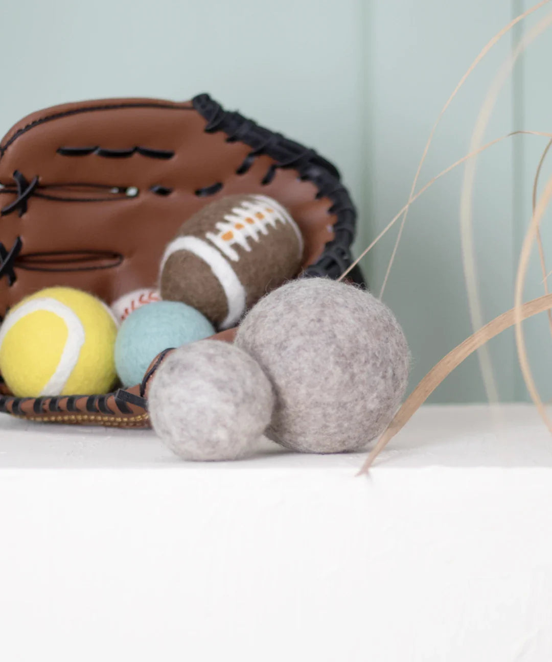 BUDDY. Dog toy made of wool felt "Ball" 